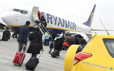 Φούλ στις εκπτώσεις από την Ryanair